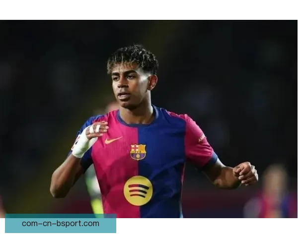 2024年金球奖颁奖典礼 亚马尔荣获科帕奖成为新星闪耀国际足球舞台